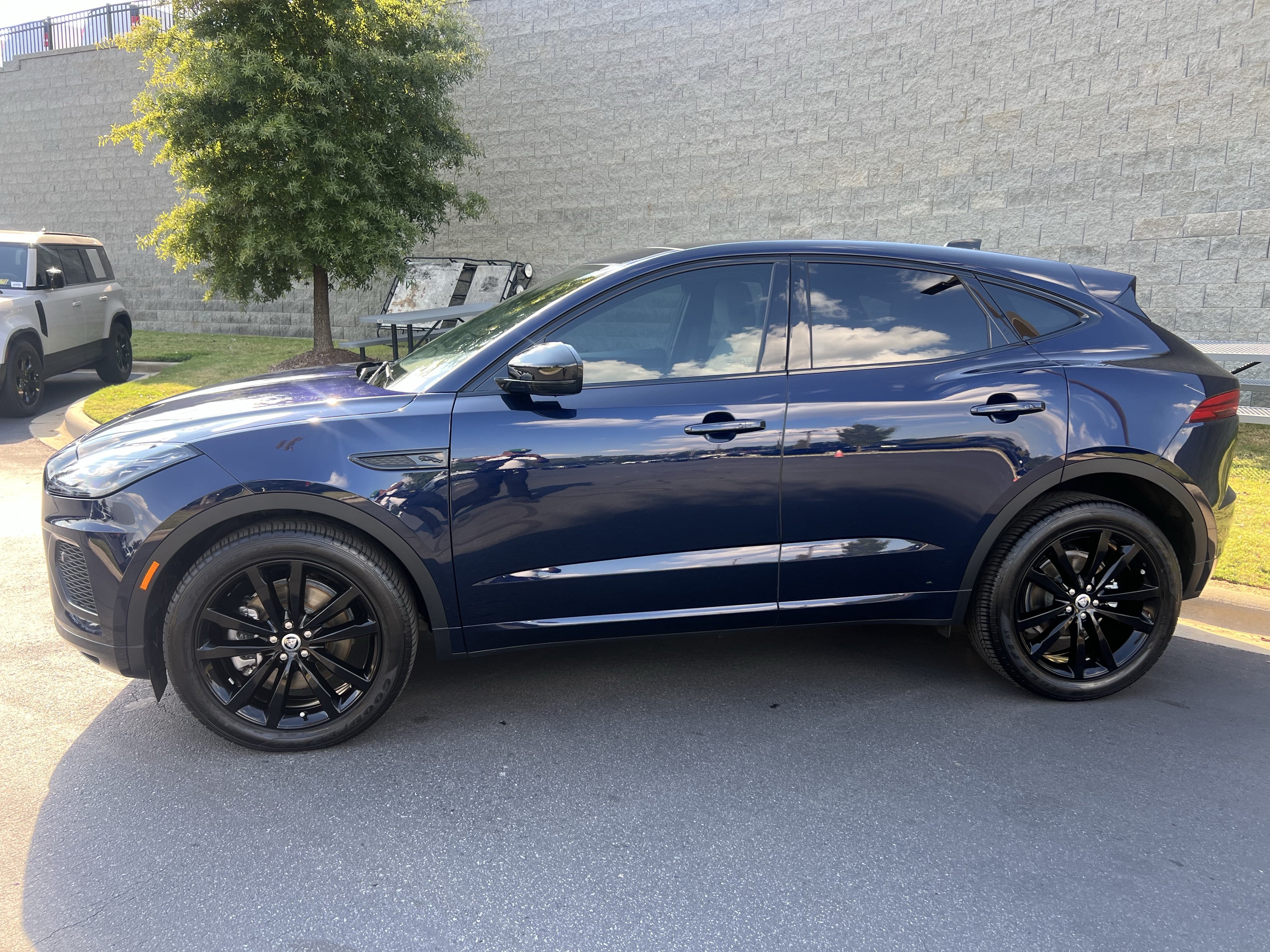 Certified 2024 Jaguar E-PACE R-Dynamic SE AWD/4WD image 4