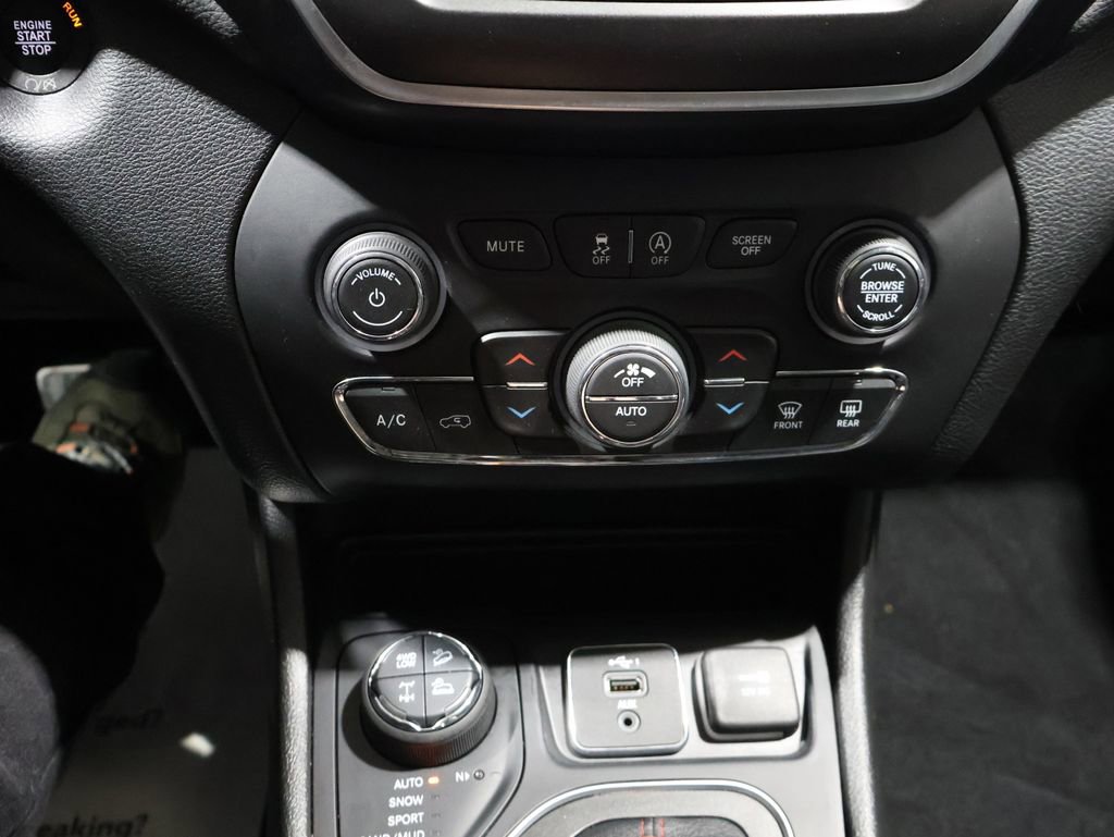 Used 2021 Jeep Cherokee Trailhawk image 29