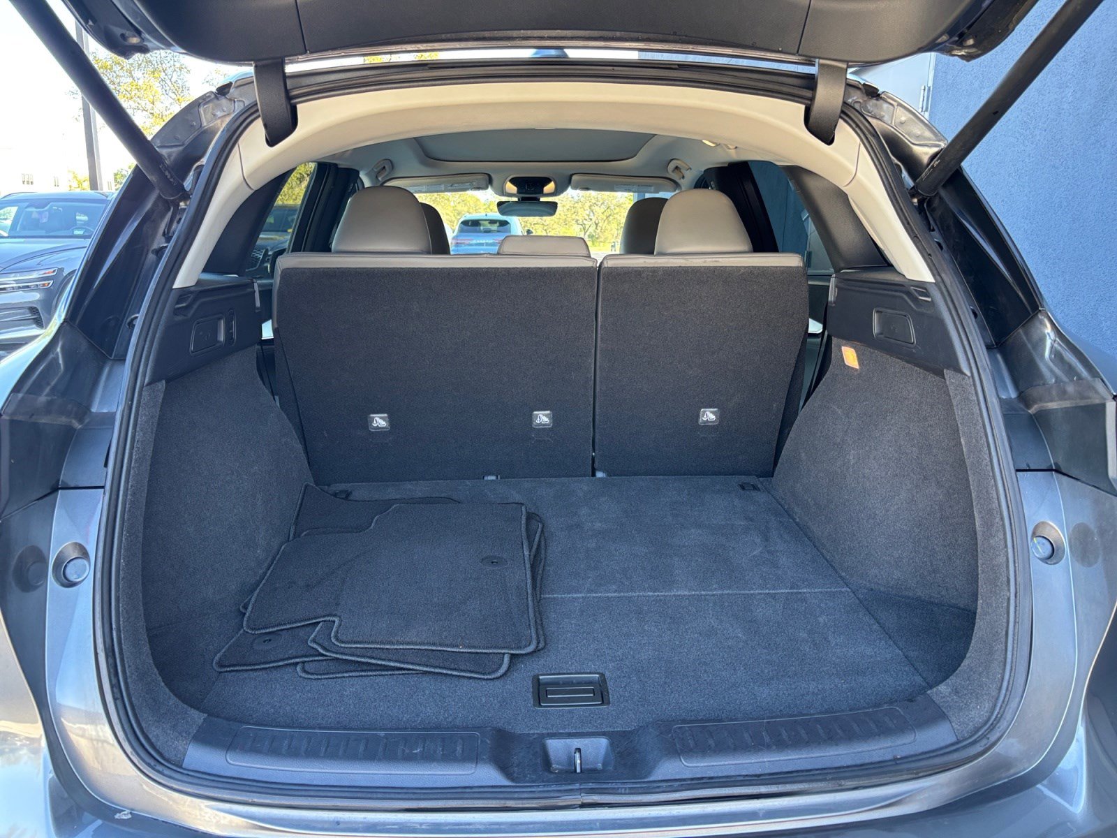 Used 2023 INFINITI QX50 Sensory image 16