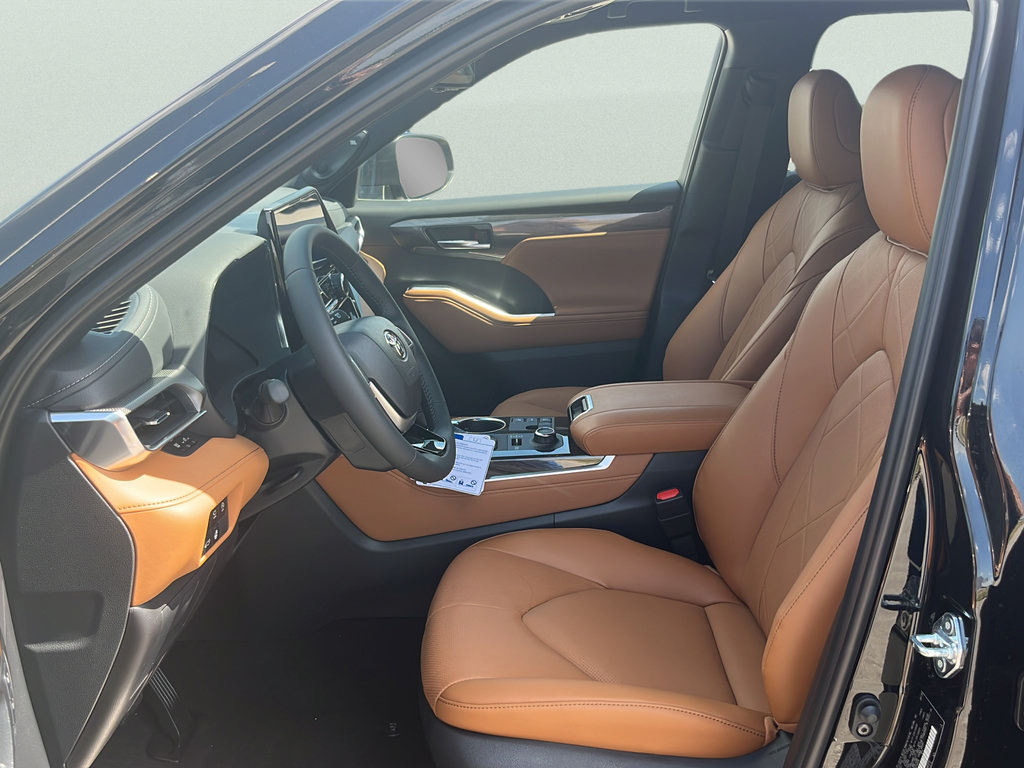 New 2026 Toyota Highlander Platinum AWD/4WD image 10