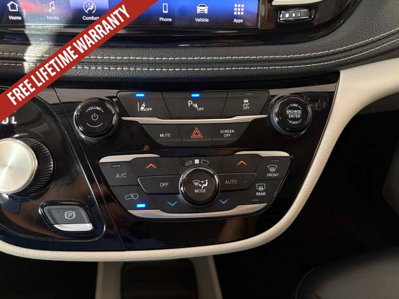 Used 2024 Chrysler Pacifica Limited FWD image 40
