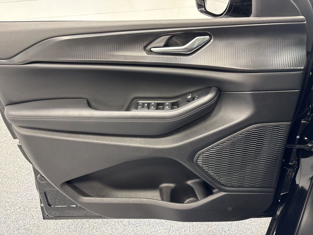 New 2025 Jeep Grand Cherokee Altitude image 23