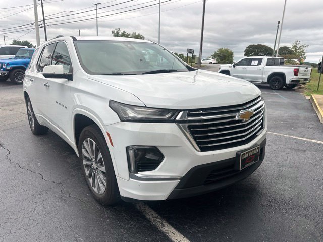 Used 2023 Chevrolet Traverse Premier FWD image 2