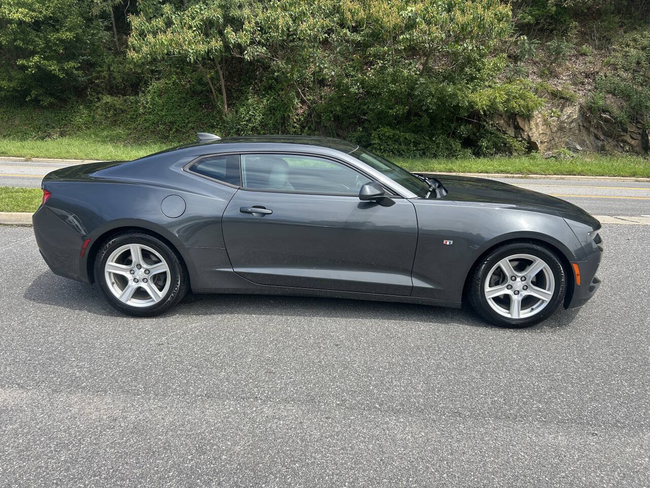 Used 2017 Chevrolet Camaro LT RWD image 8