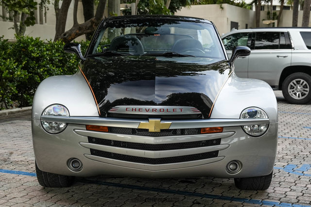 Used 2006 Chevrolet SSR w/ Preferred Equipment Group RWD image 12