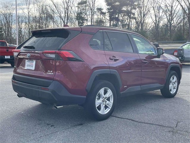Used 2021 Toyota RAV4 XLE w/ XLE Grade Weather Package image 5