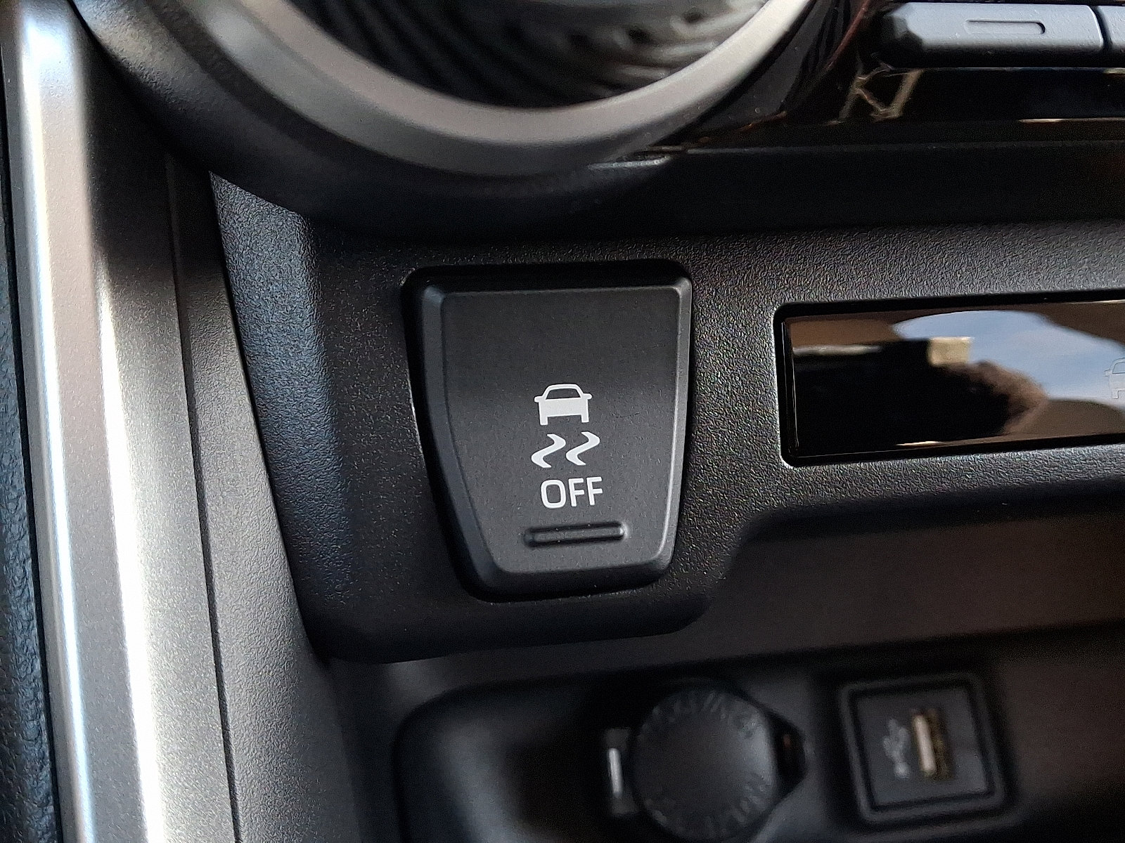 Certified 2025 Toyota RAV4 LE image 22