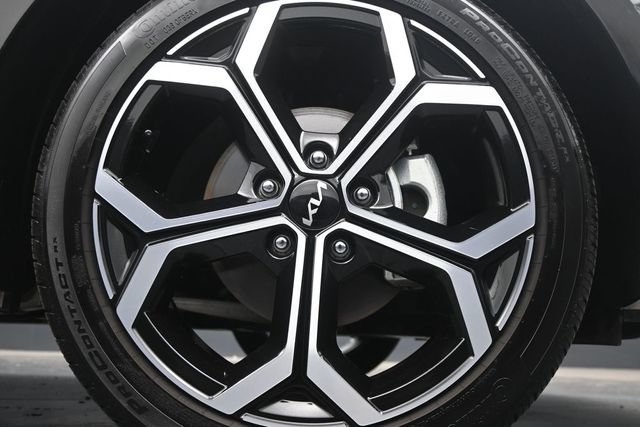 Used 2024 Kia Niro EX Touring FWD image 9