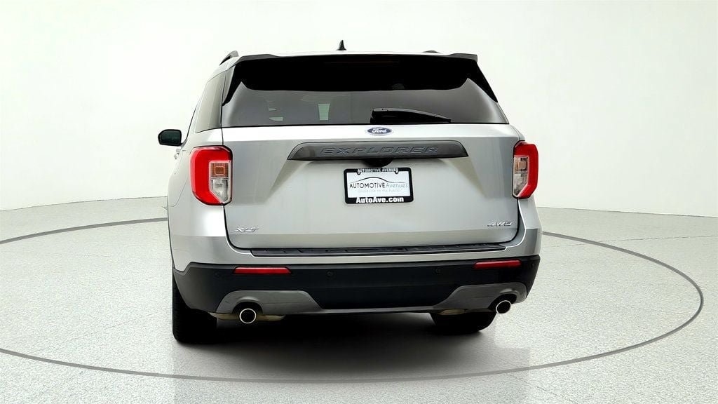 Used 2021 Ford Explorer XLT w/ Equipment Group 202A AWD/4WD image 6