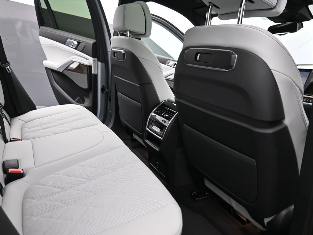 Used 2026 BMW X6 xDrive40i image 19