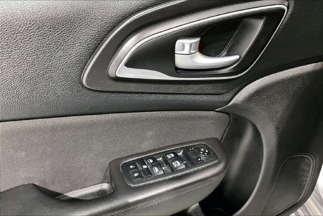 Used 2016 Chrysler 200 Limited FWD image 42