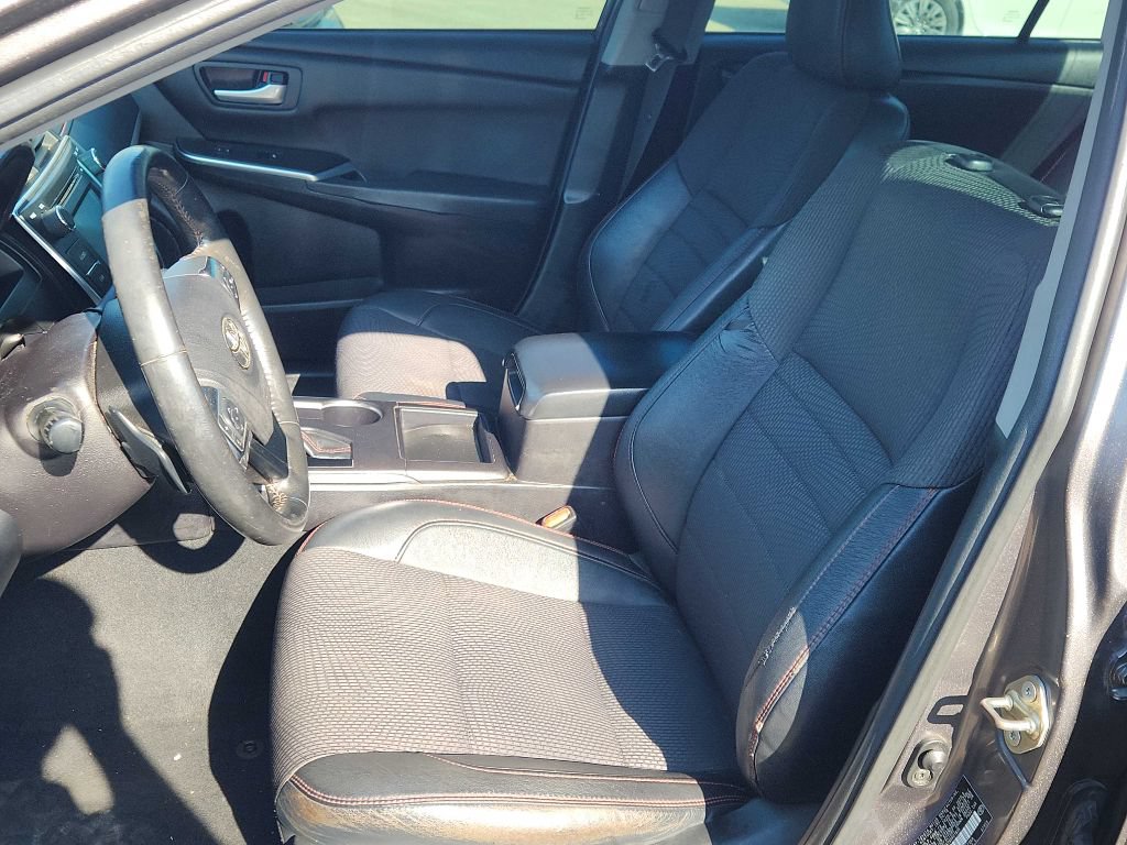 Used 2016 Toyota Camry SE FWD image 5