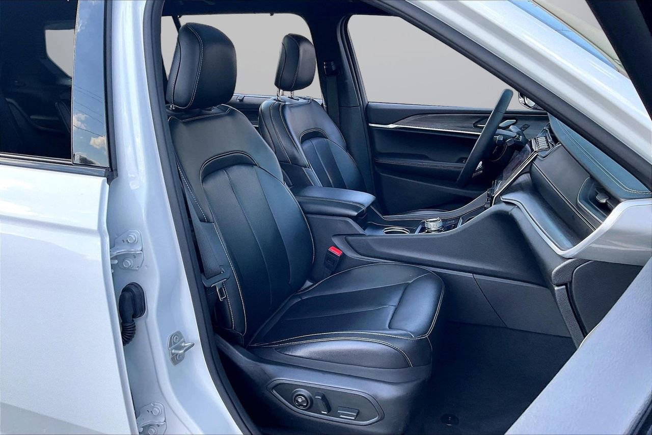 Certified 2025 Jeep Grand Cherokee L Limited w/ Luxury Tech Group II image 25