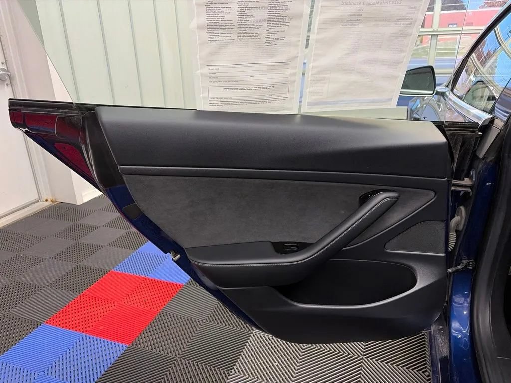 Used 2020 Tesla Model 3 Standard Range RWD image 11