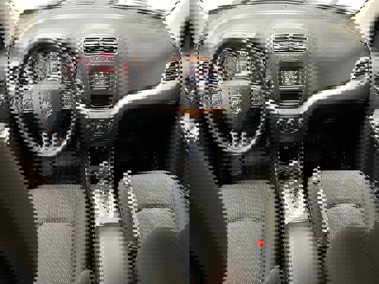 Used 2019 Dodge Journey SE image 4