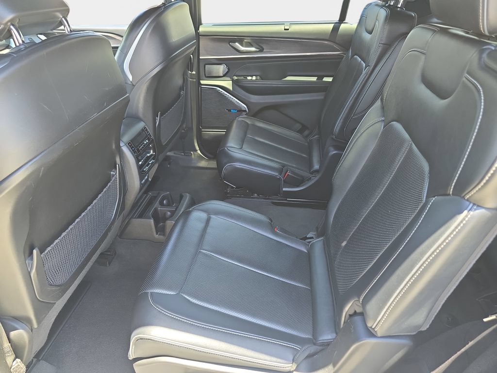 Used 2022 Jeep Grand Cherokee L Overland w/ Luxury Tech Group IV RWD image 18
