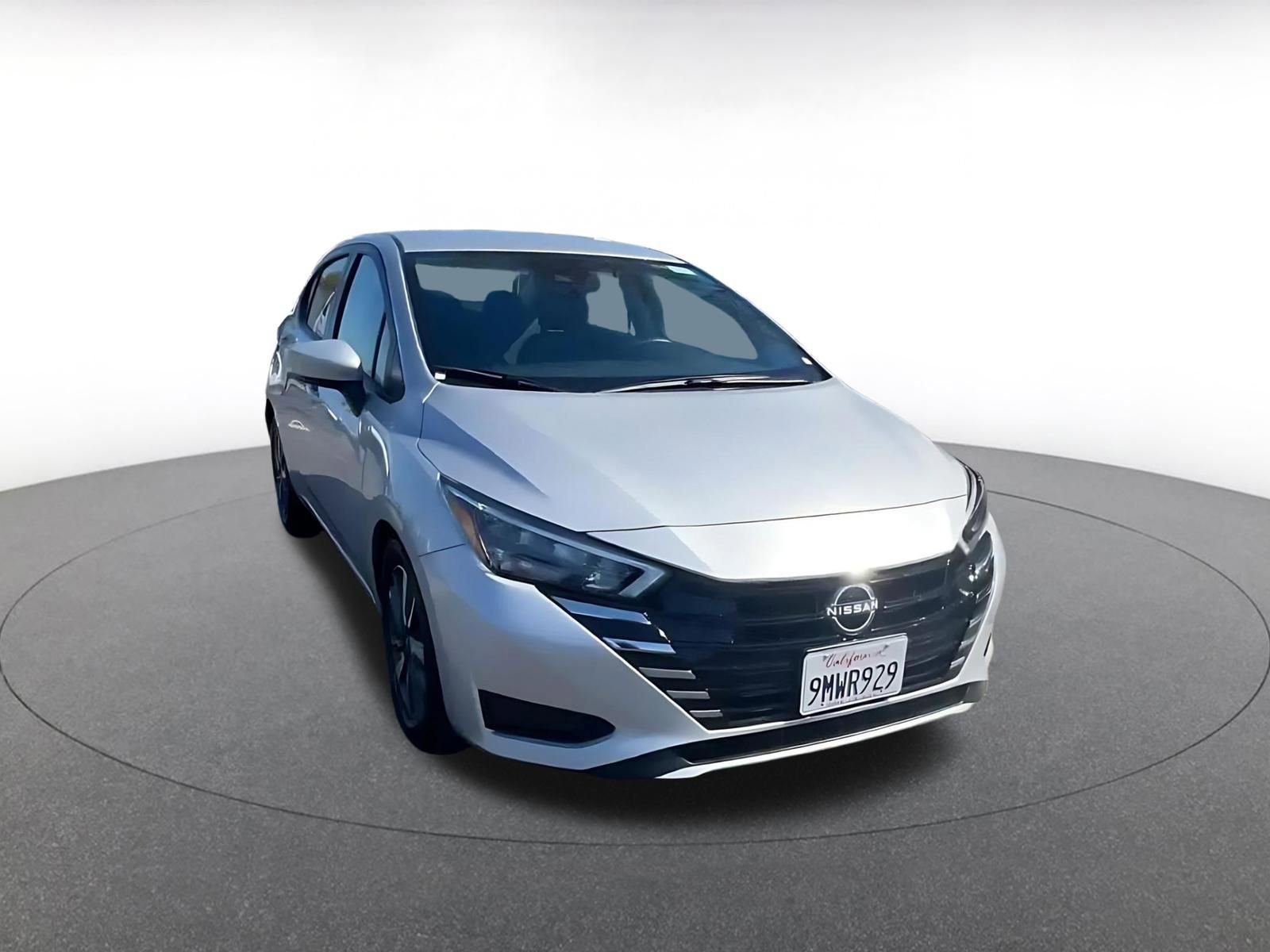 Used 2025 Nissan Versa SV FWD image 3