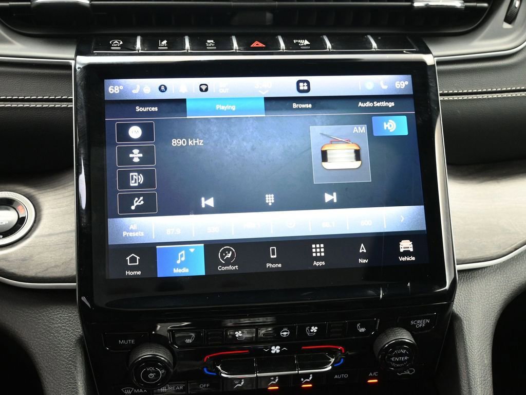 Used 2024 Jeep Grand Cherokee L Limited w/ Luxury Tech Group II image 16