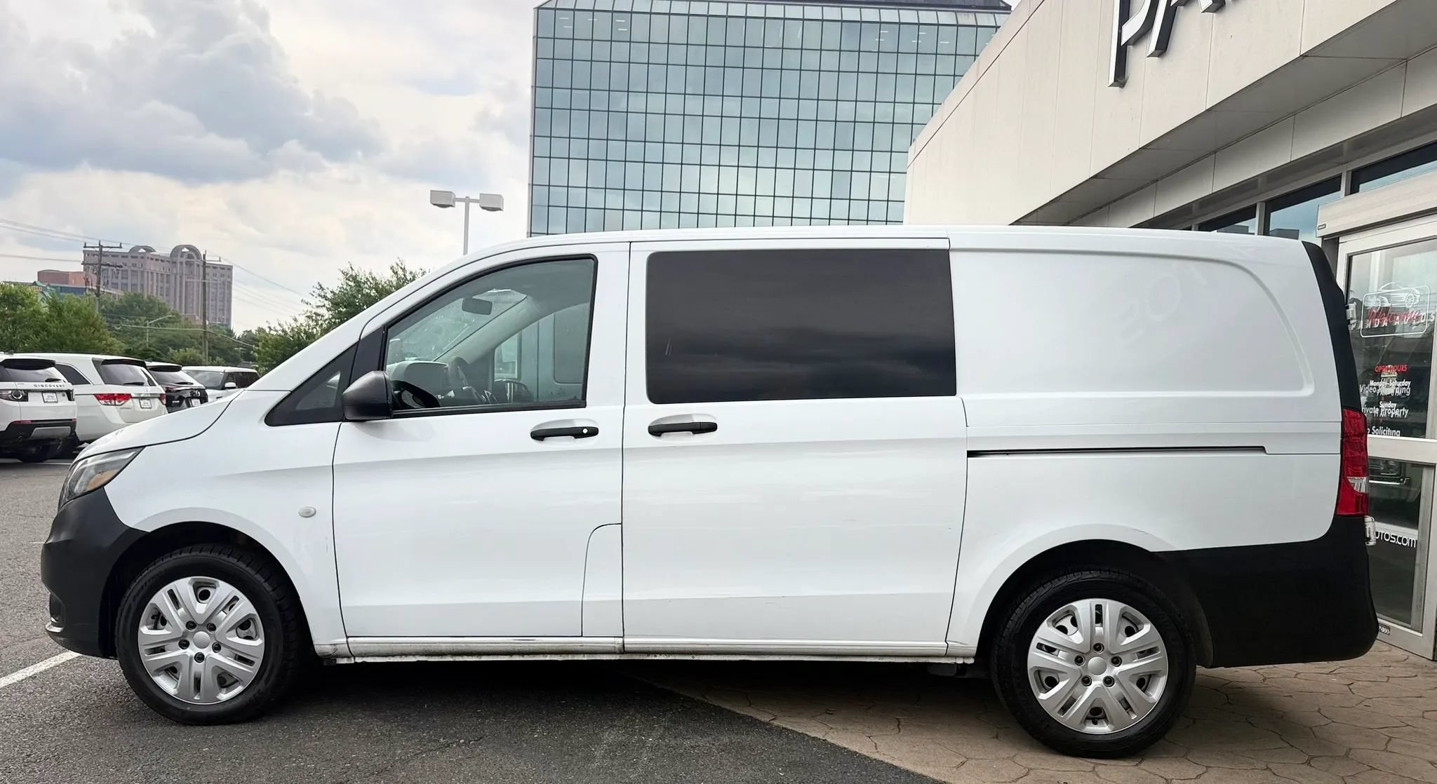 Used 2017 Mercedes-Benz Metris image 4