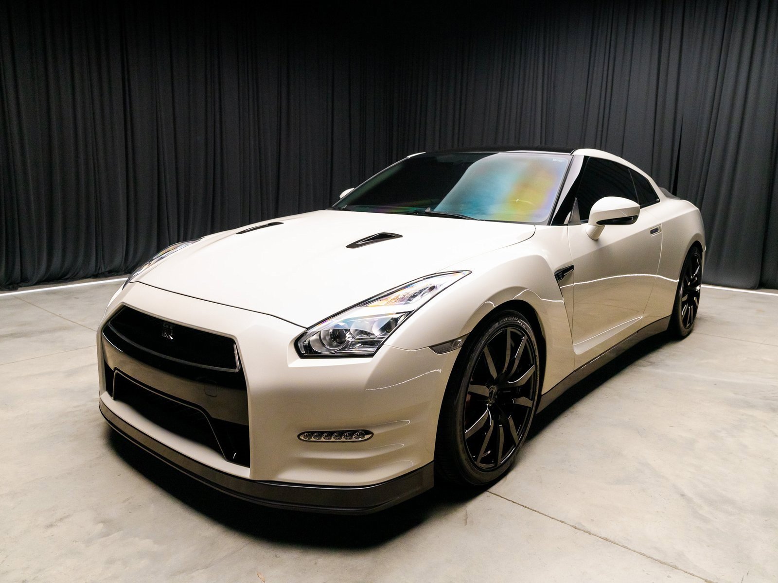 Used 2015 Nissan GT-R Premium image 9