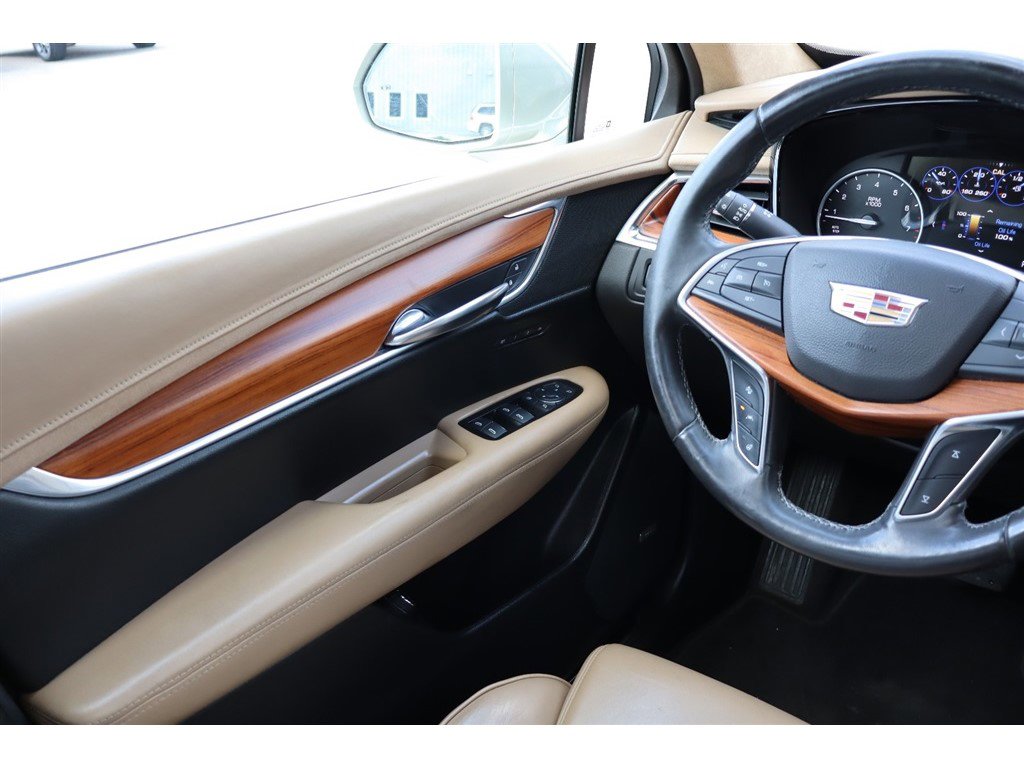 Used 2017 Cadillac XT5 Platinum AWD/4WD image 32
