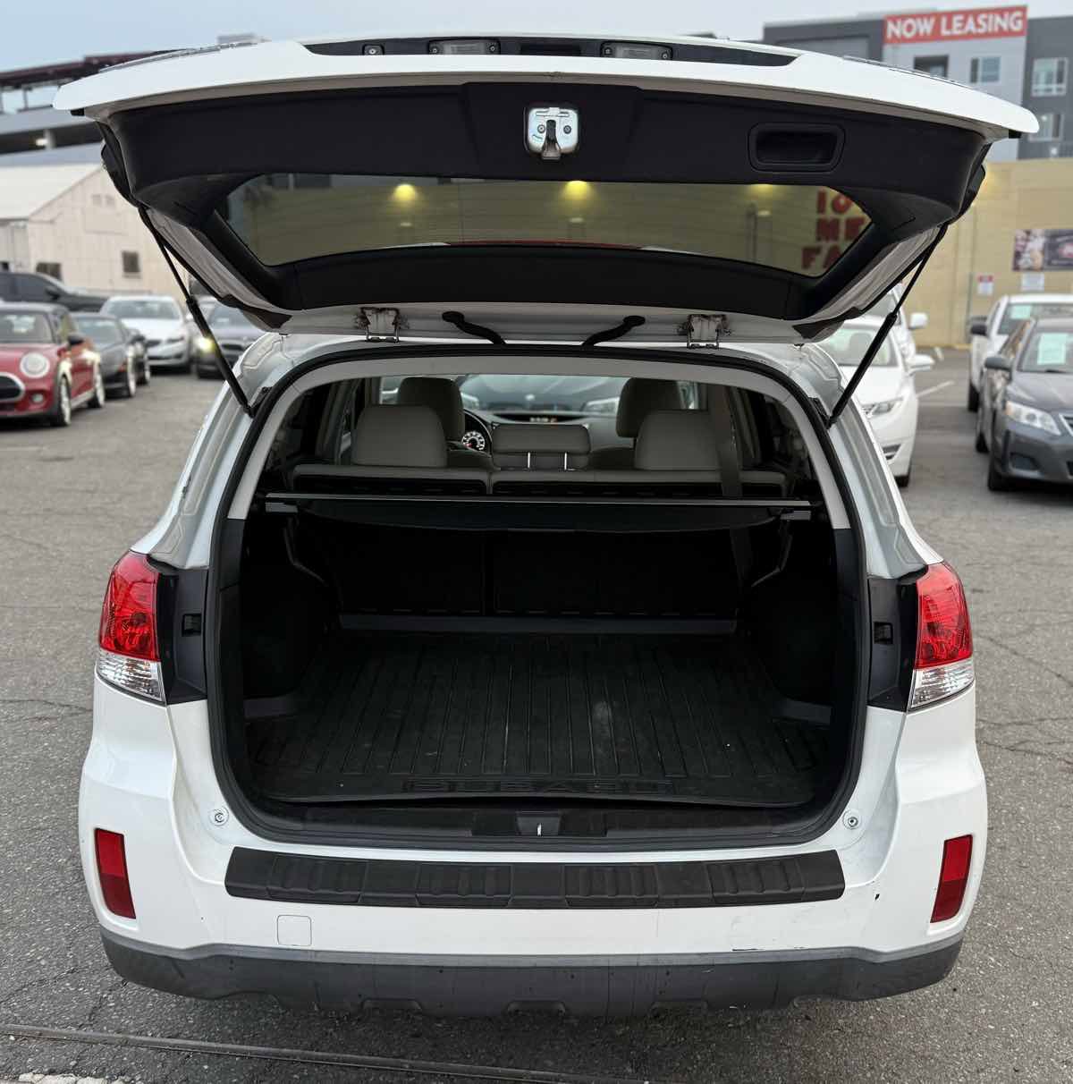 Used 2014 Subaru Outback 2.5i Limited image 23