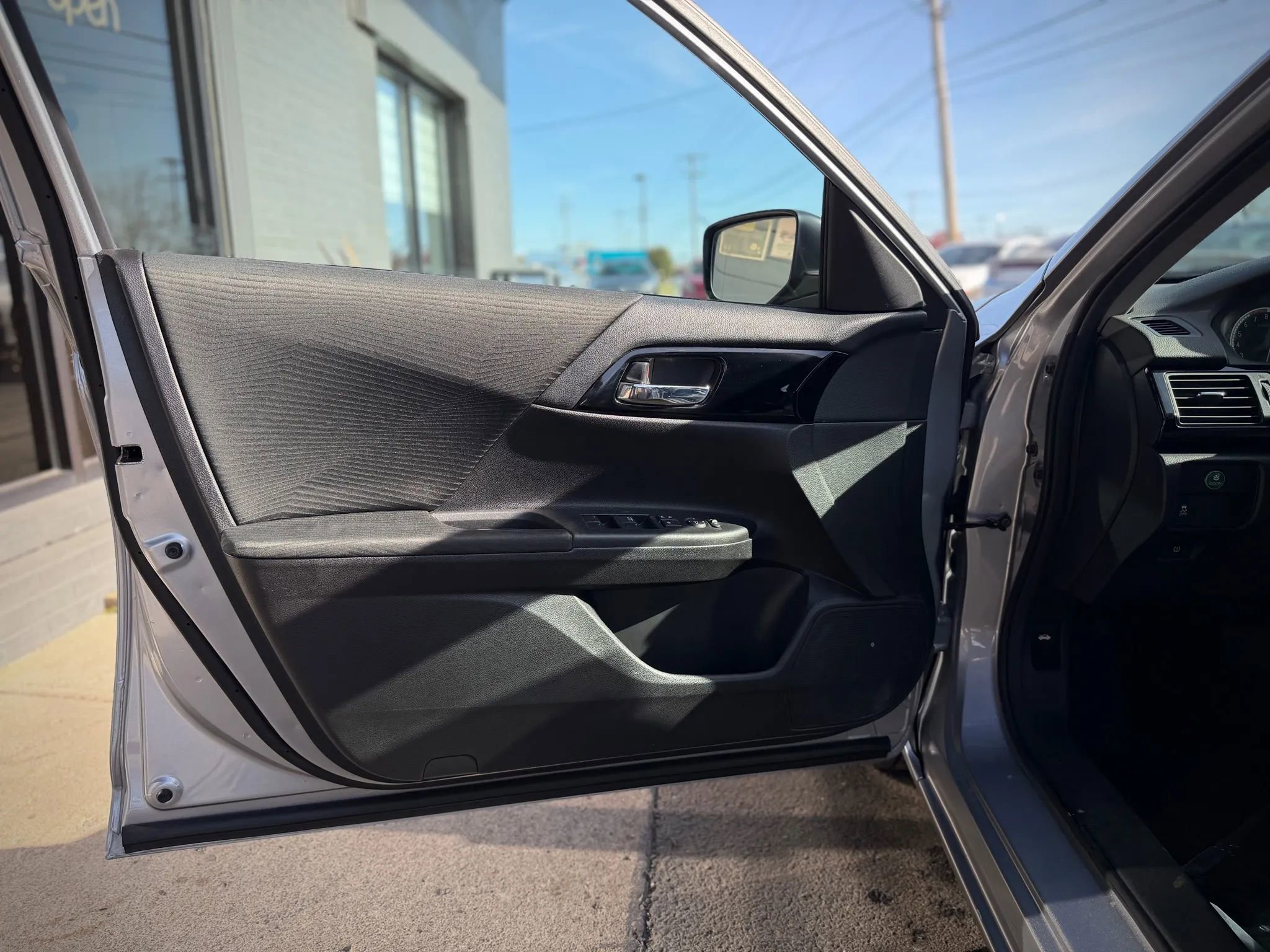 Used 2016 Honda Accord LX image 7