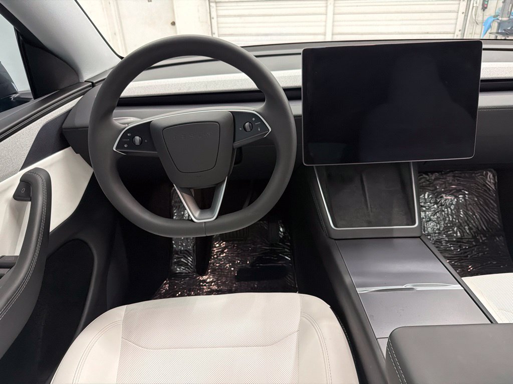 Used 2026 Tesla Model Y 2WD image 23