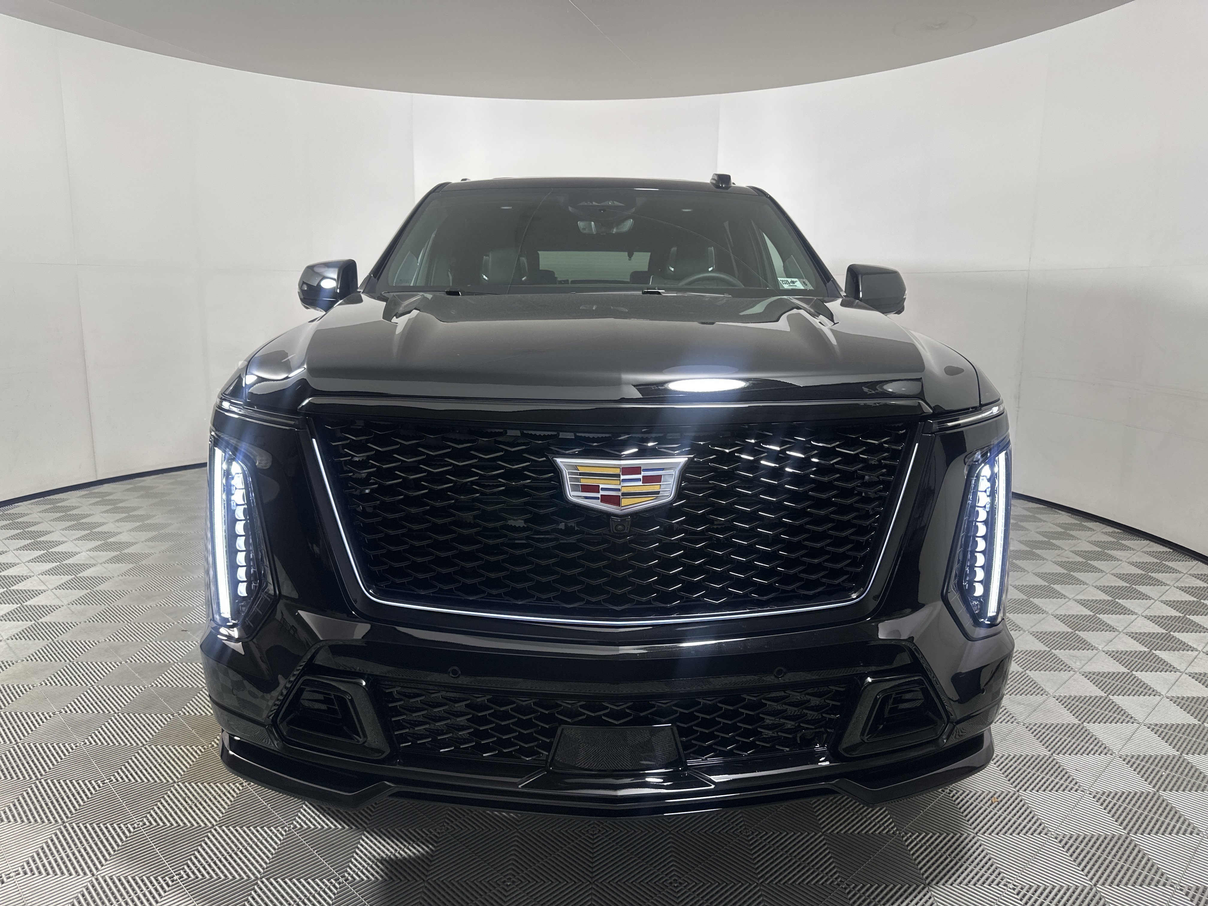 Used 2025 Cadillac Escalade V AWD/4WD image 2