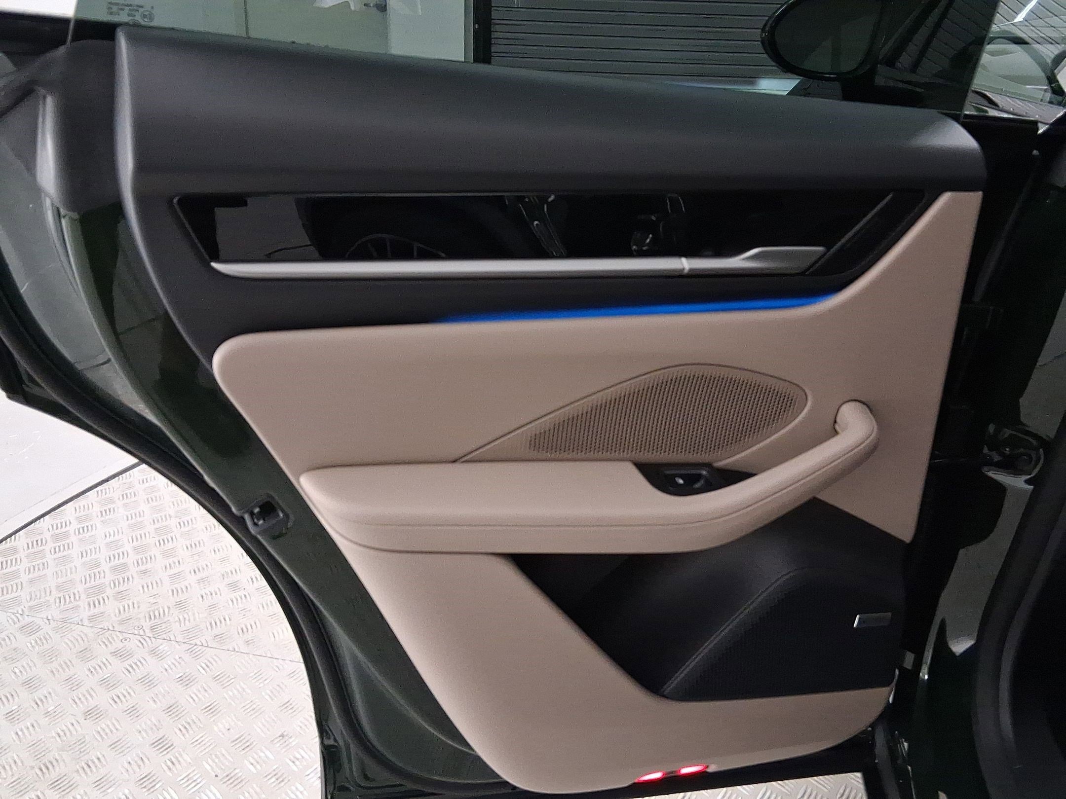 Used 2026 Porsche Macan image 21