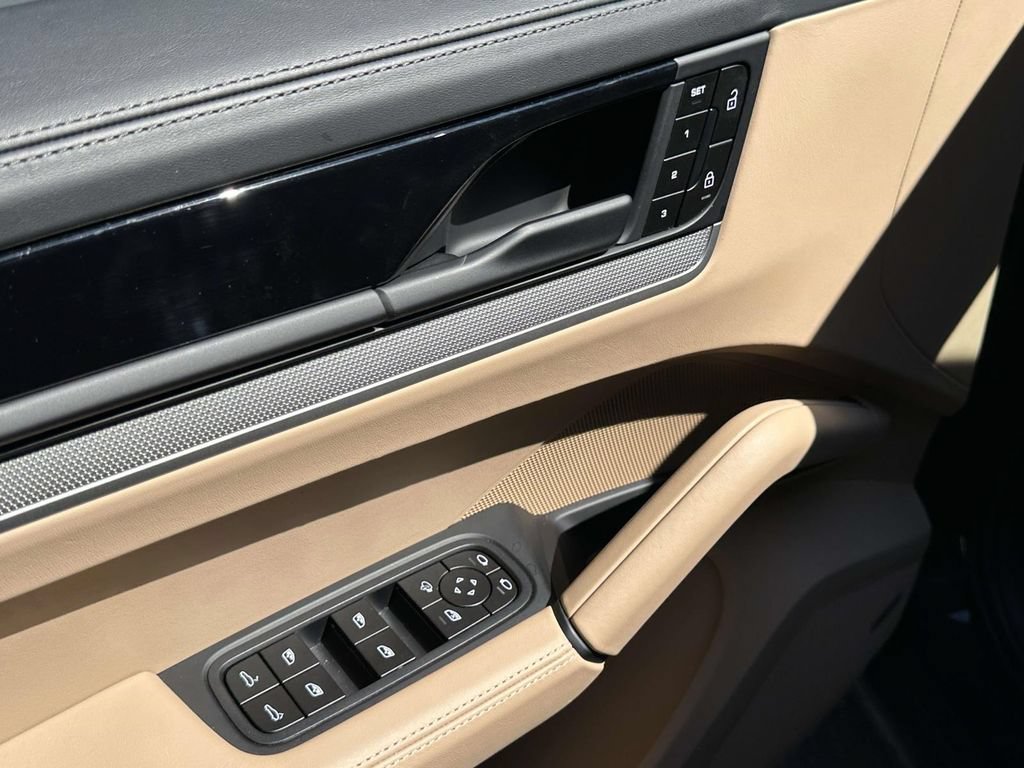 Certified 2026 Porsche Cayenne Coupe AWD/4WD image 18