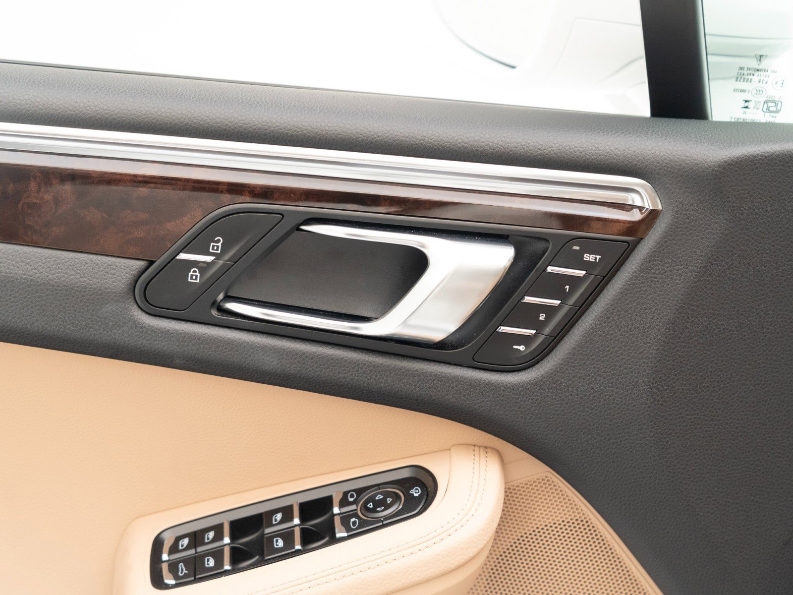 Certified 2025 Porsche Macan image 21