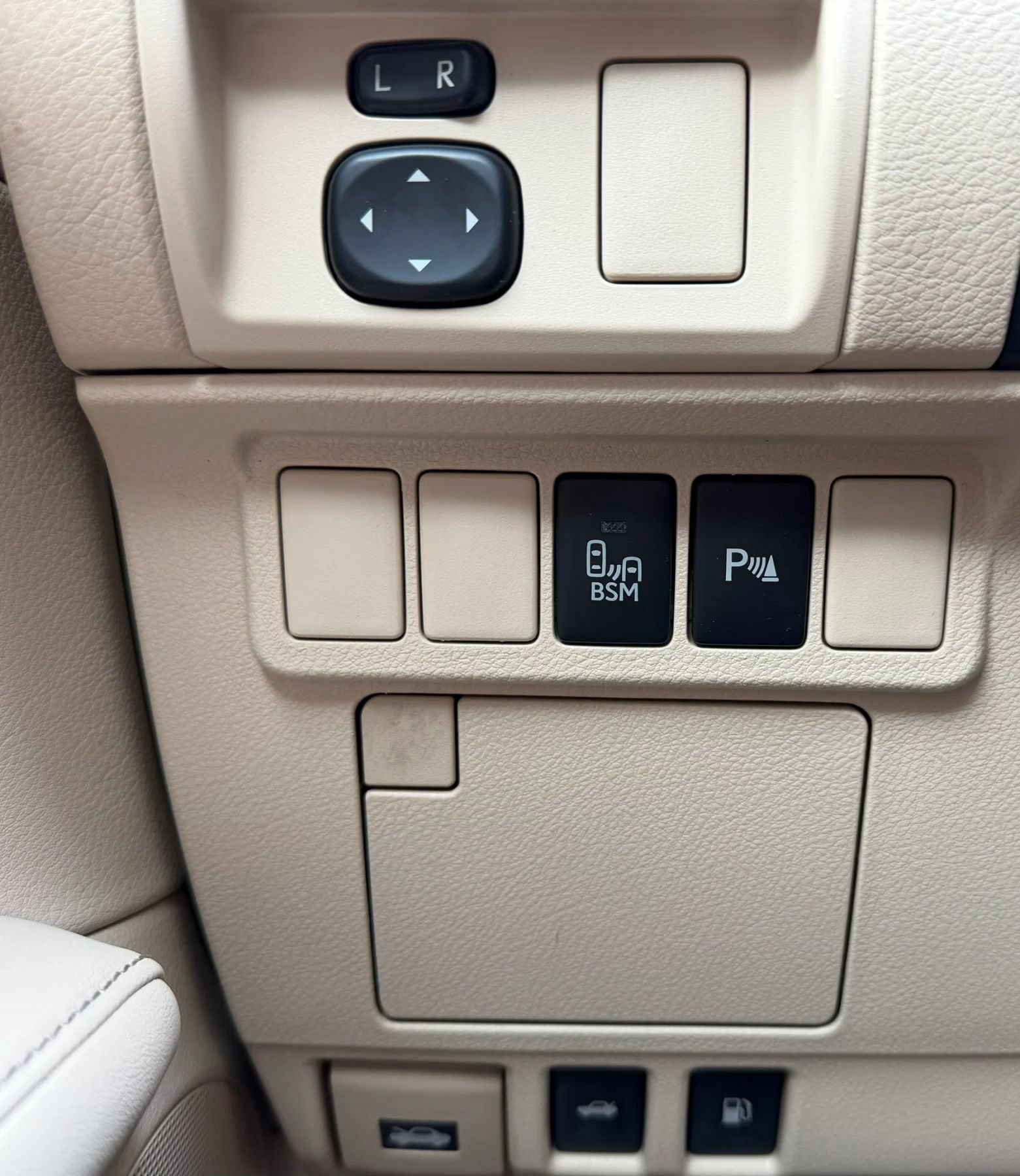 Used 2014 Lexus ES 300h w/ Luxury Package w/Bamboo Trim FWD image 23