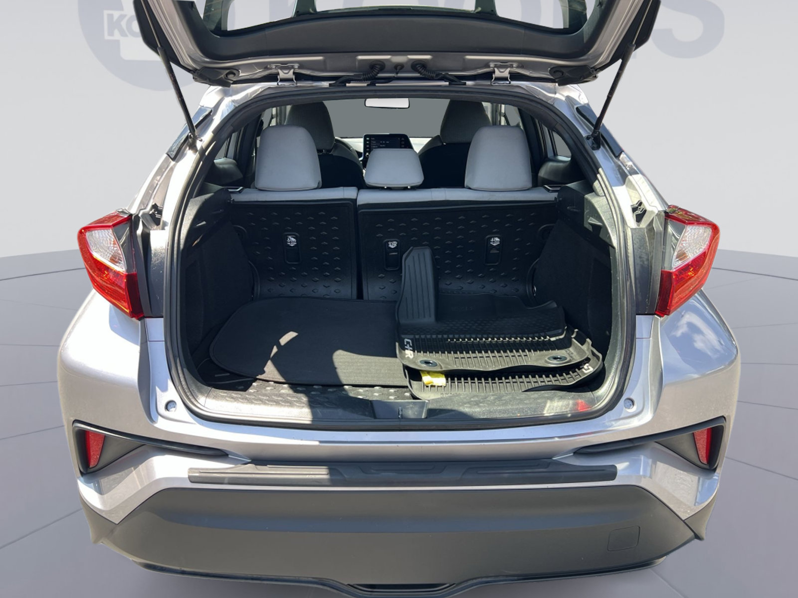 Used 2019 Toyota C-HR XLE FWD image 23