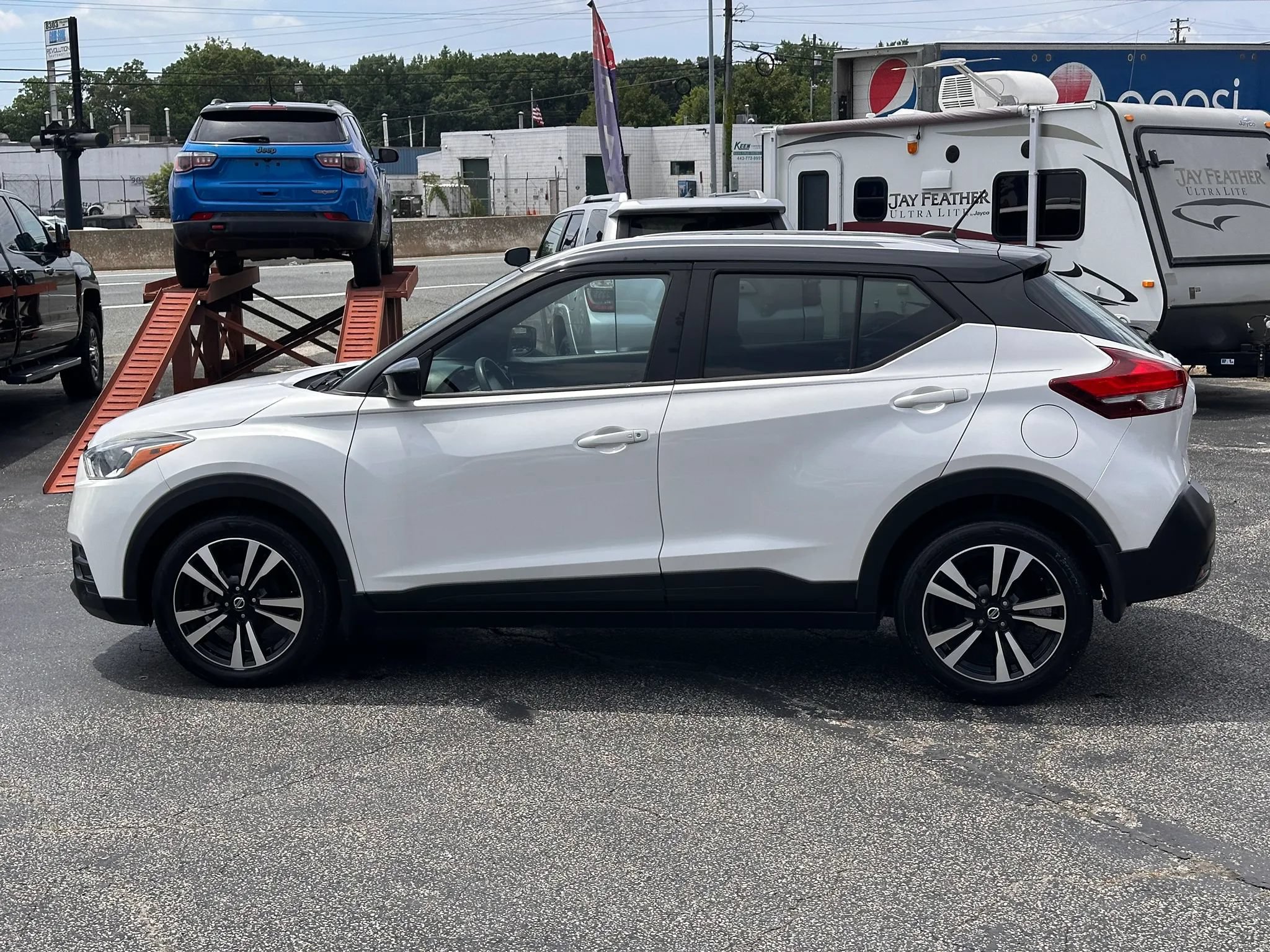 Used 2018 Nissan Kicks SV FWD image 9