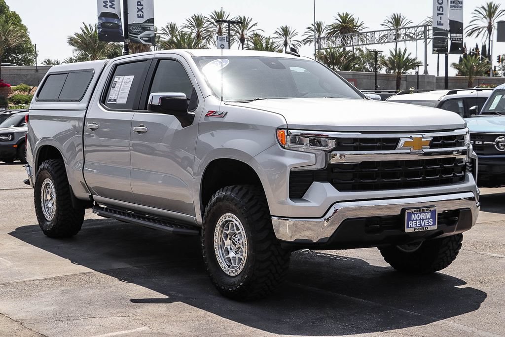 Used 2022 Chevrolet Silverado 1500 LT w/ Z71 Off-Road Package AWD/4WD image 3