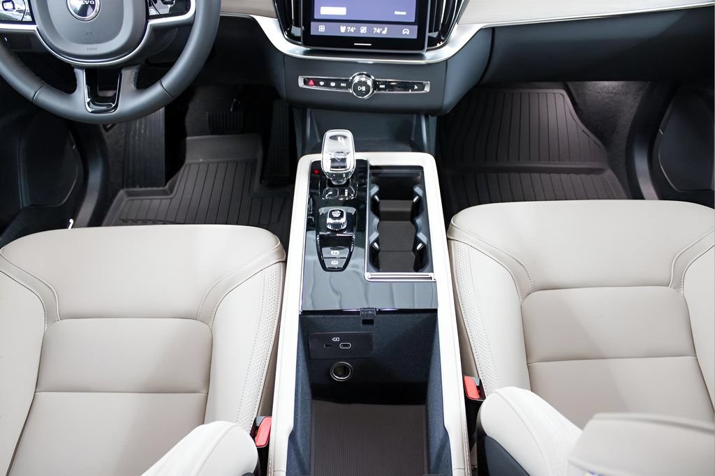 New 2026 Volvo XC90 B6 Plus w/ Protection Package Premier AWD/4WD image 17