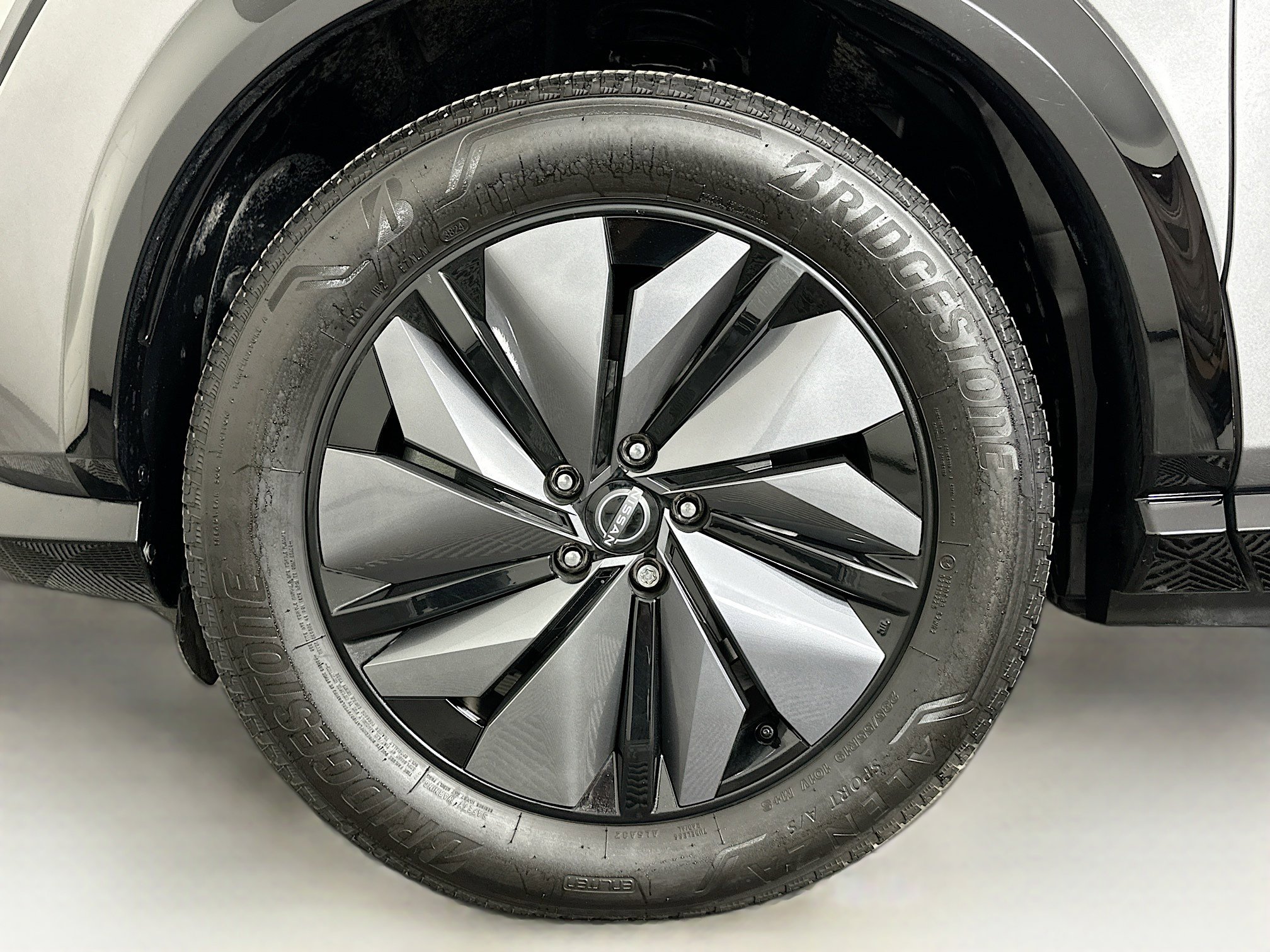 Used 2023 Nissan Ariya AWD image 11