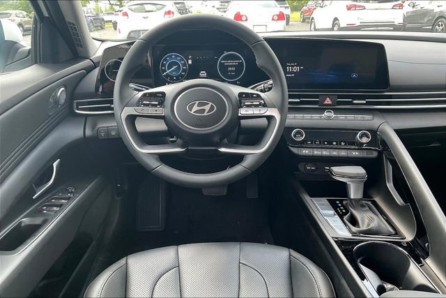 New 2025 Hyundai Elantra Limited image 14