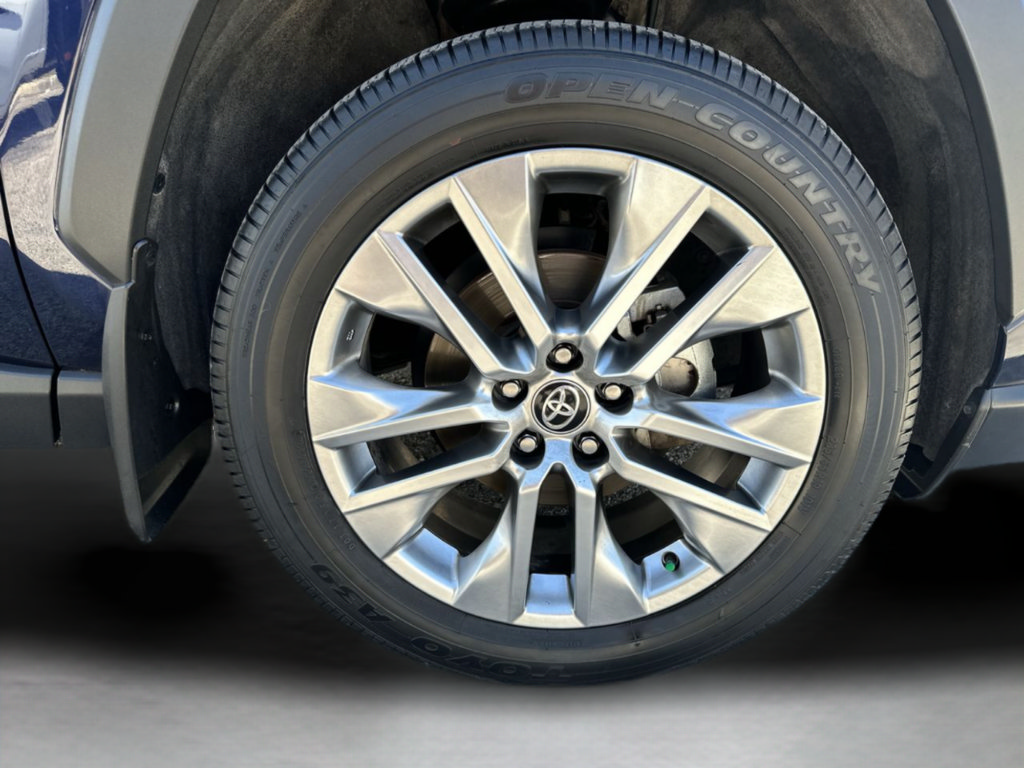 Used 2025 Toyota RAV4 XLE Premium FWD image 45