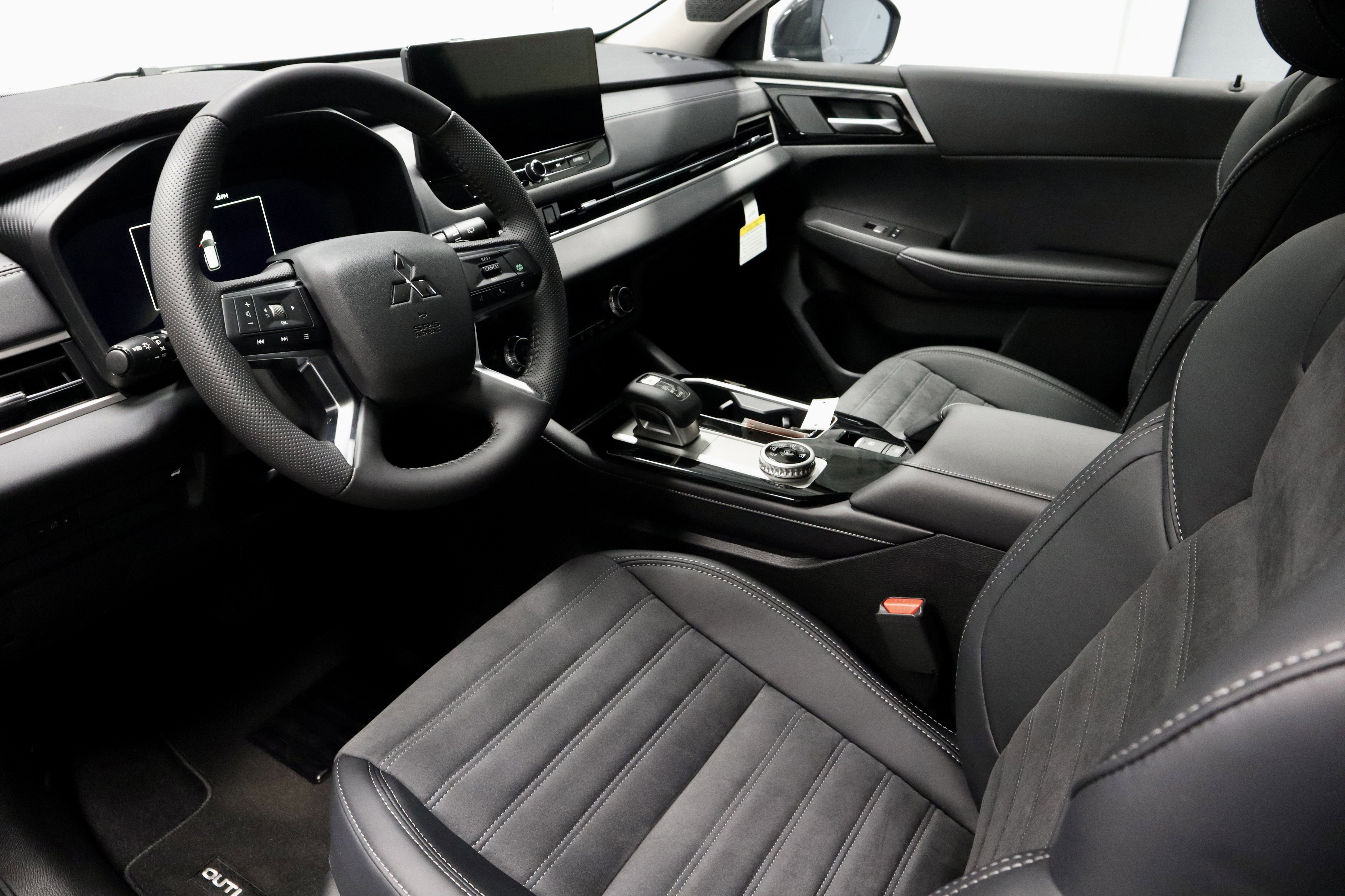 New 2025 Mitsubishi Outlander SE image 17