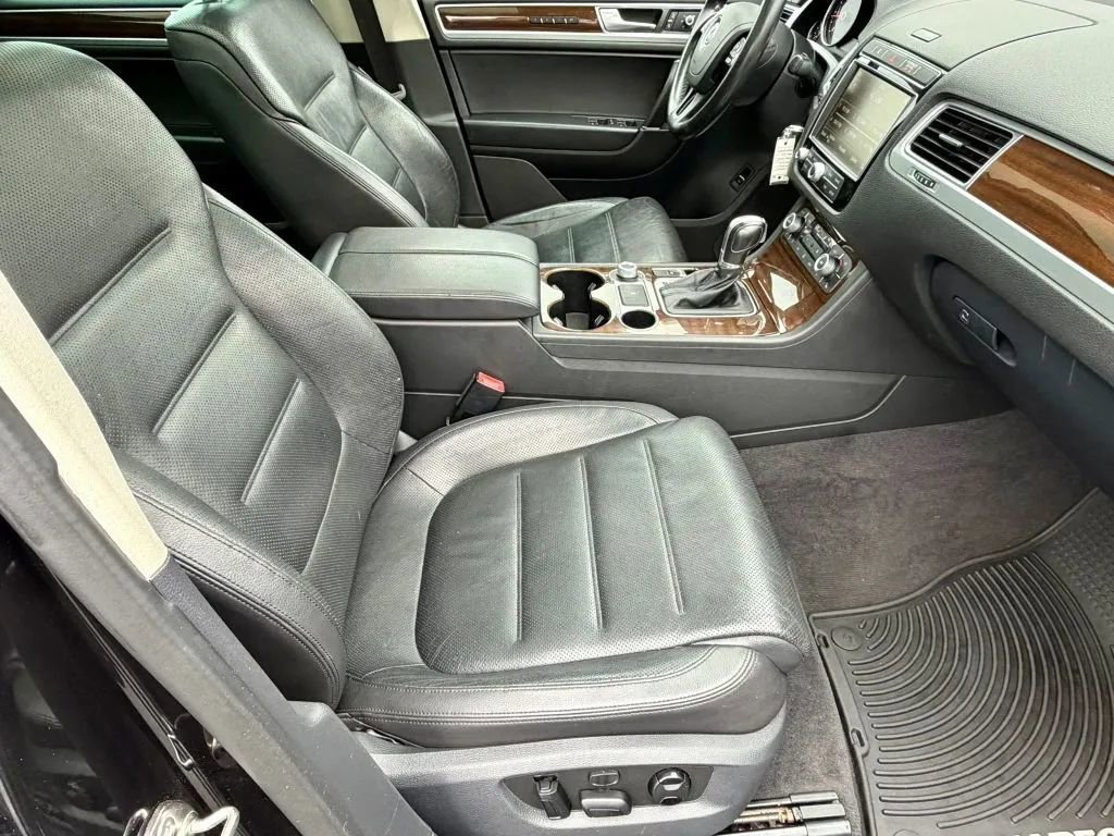 Used 2016 Volkswagen Touareg TDI AWD/4WD image 18