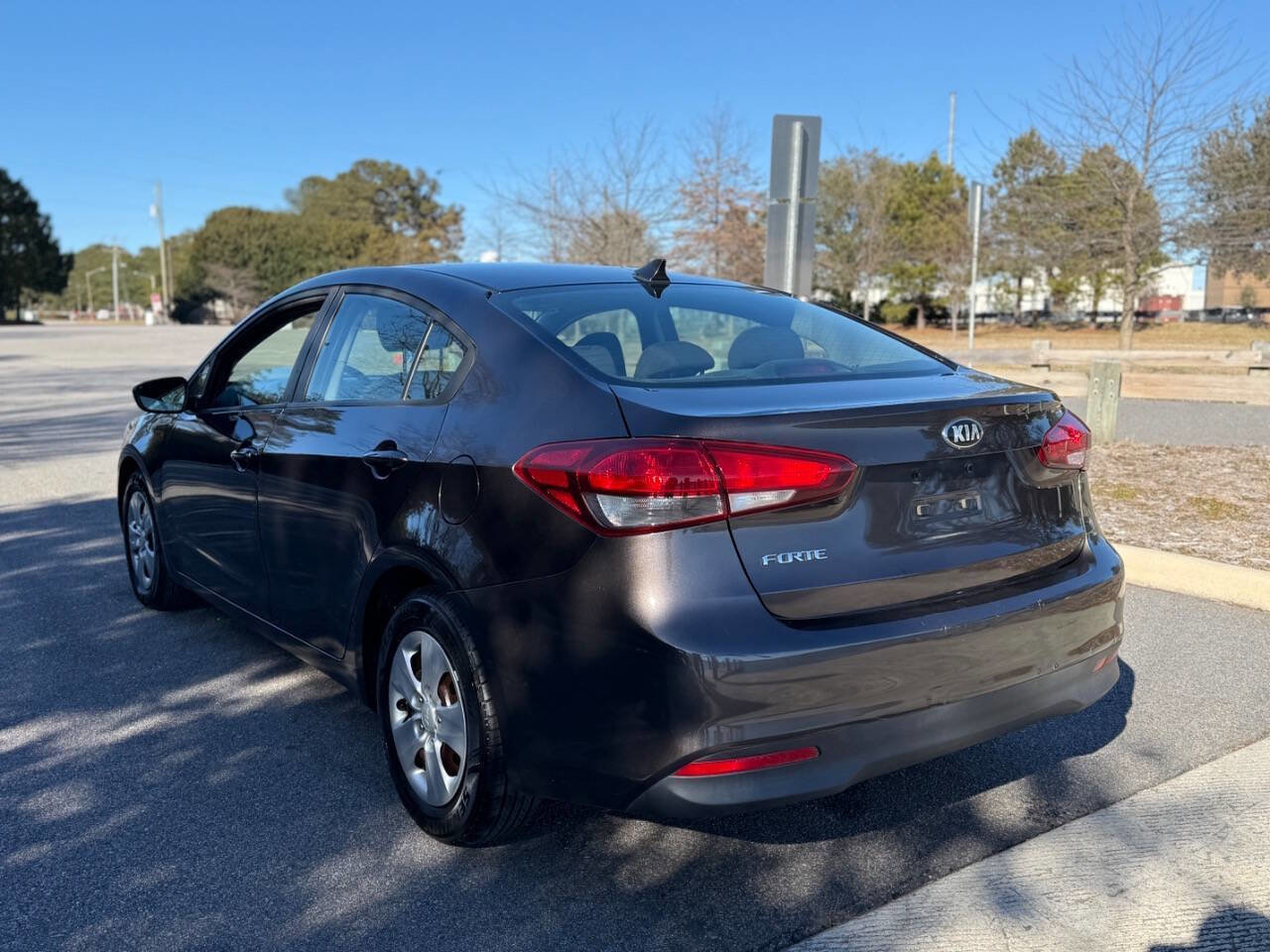 Used 2018 Kia Forte LX image 4