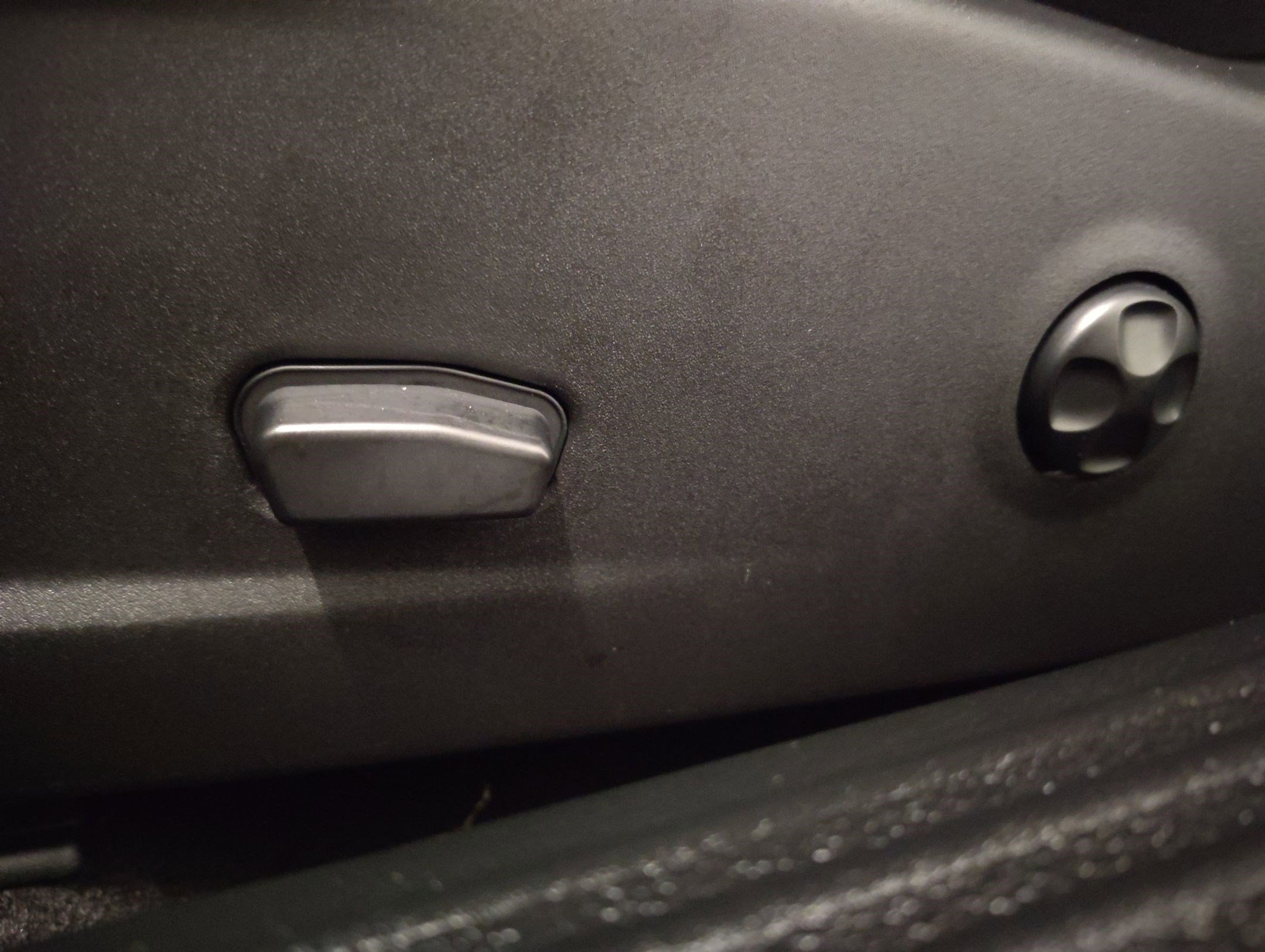 Used 2016 Dodge Challenger SRT Hellcat image 13