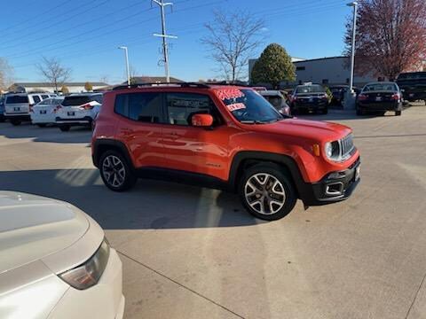 Used 2015 Jeep Renegade Latitude FWD image 3