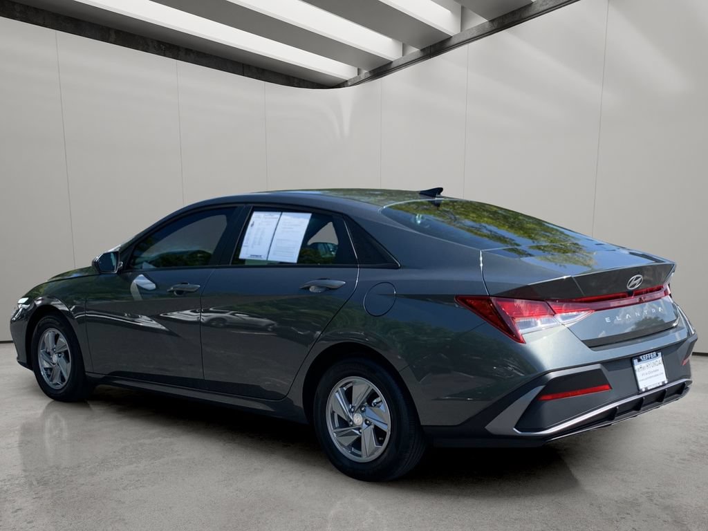 Certified 2026 Hyundai Elantra SE FWD image 3