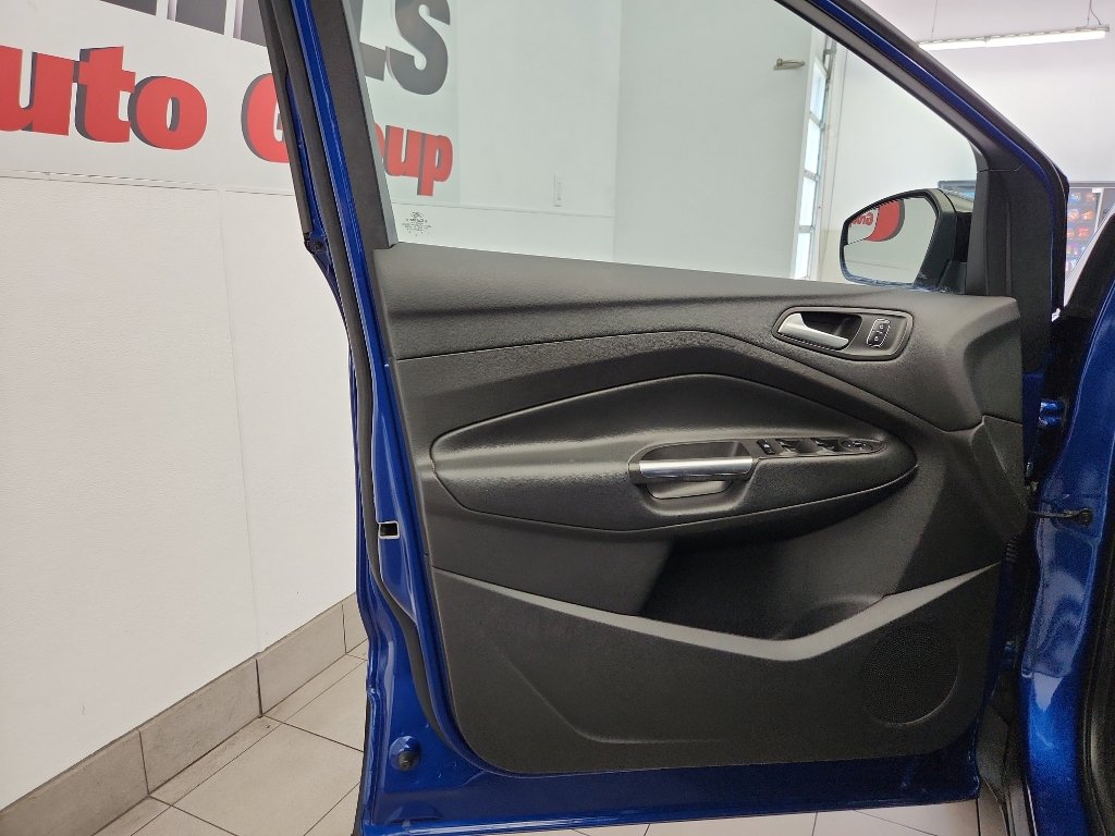 Used 2018 Ford Escape SE w/ SE Sport Appearance Package AWD/4WD image 9