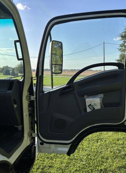 Used 2019 Isuzu NPR image 24