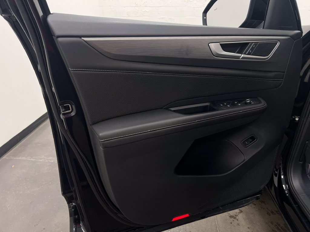 Used 2024 Volkswagen Atlas Cross Sport SE FWD image 13