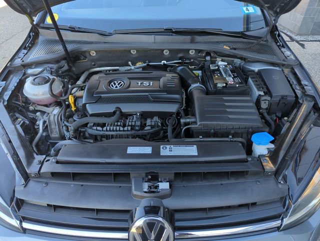 Used 2018 Volkswagen Golf SE image 29